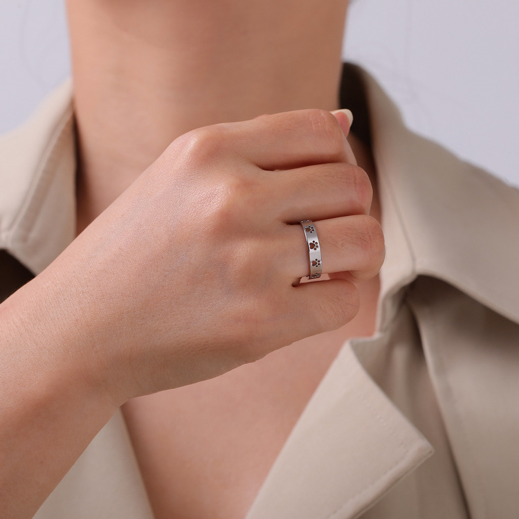 Hollow Claw Print Ring